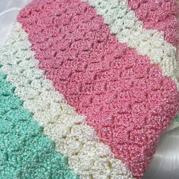 Hand Knit Silky Soft Throw Blanket 42x47 - Picture 9 of 13